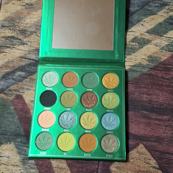 🌿 Makeup Obsession – So Dope Eyeshadow Palette 🌿 - Picture 2 of 3